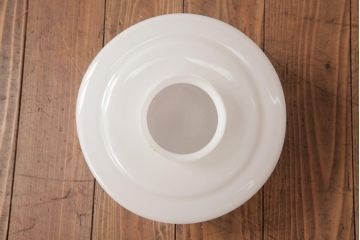 昭和レトロ　戦前　シンプルな乳白ガラスのペンダントライト(吊り下げ照明、天井照明)