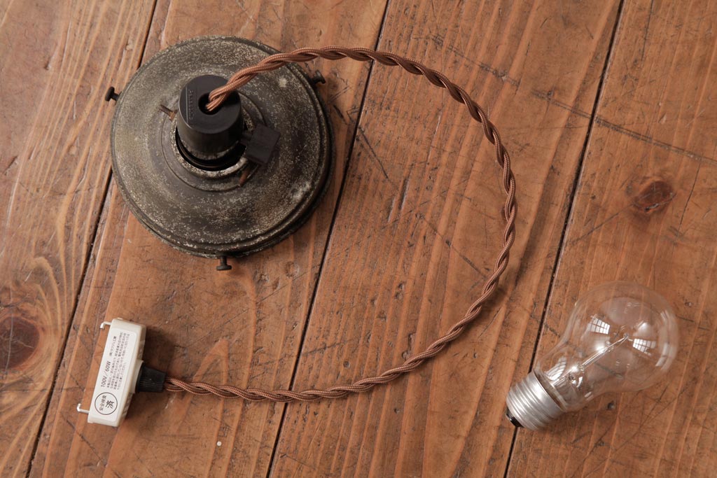 昭和レトロ　戦前　シンプルな乳白ガラスのペンダントライト(吊り下げ照明、天井照明)