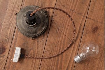 昭和レトロ　戦前　シンプルな乳白ガラスのペンダントライト(吊り下げ照明、天井照明)