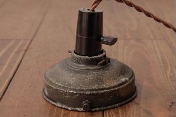 昭和レトロ　戦前　シンプルな乳白ガラスのペンダントライト(吊り下げ照明、天井照明)