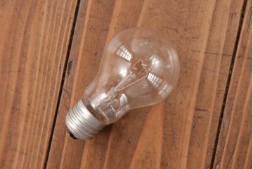 昭和レトロ　戦前　シンプルな乳白ガラスのペンダントライト(吊り下げ照明、天井照明)