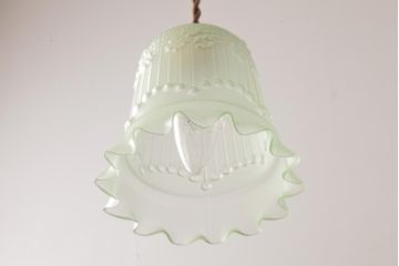 フランスアンティーク　淡いグリーンと花模様が可愛らしいペンダントライト(天井照明、吊り下げ照明)