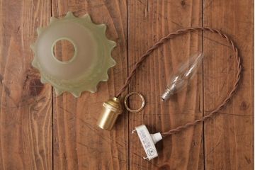 フランスアンティーク　淡いグリーンと花模様が可愛らしいペンダントライト(天井照明、吊り下げ照明)