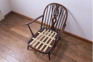 ヴィンテージ家具　イギリスビンテージ　ERCOL(アーコール)　ゆったりと座れる憩いのイージーチェア(ラウンジチェア、一人掛けソファ)(1)