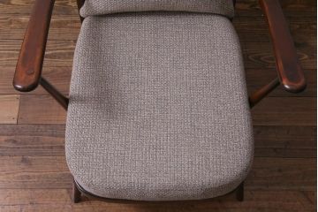 ヴィンテージ家具　イギリスビンテージ　ERCOL(アーコール)　ゆったりと座れる憩いのイージーチェア(ラウンジチェア、一人掛けソファ)(2)