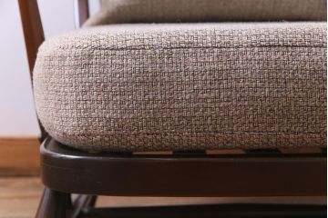 ヴィンテージ家具　イギリスビンテージ　ERCOL(アーコール)　ゆったりと座れる憩いのイージーチェア(ラウンジチェア、一人掛けソファ)(2)