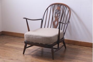 ヴィンテージ家具　イギリスビンテージ　ERCOL(アーコール)　ゆったりと座れる憩いのイージーチェア(ラウンジチェア、一人掛けソファ)(2)