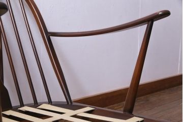 ヴィンテージ家具　イギリスビンテージ　ERCOL(アーコール)　ゆったりと座れる憩いのイージーチェア(ラウンジチェア、一人掛けソファ)(2)