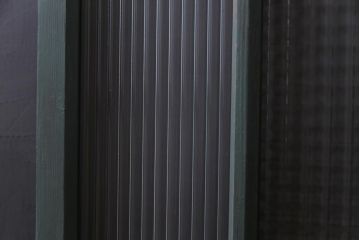 ペイント建具　チェッカーガラス・モールガラス　レトロシャビーな雰囲気漂うガラス戸2枚セット(窓)