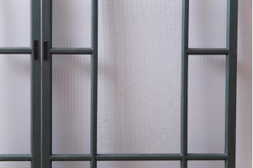 ペイント建具　チェッカーガラス・モールガラス　レトロシャビーな雰囲気漂うガラス戸2枚セット(窓)