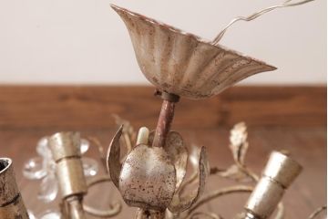 フランスアンティーク　鉄製　フラワーモチーフのガラスが愛らしい繊細な4灯シャンデリア(天井照明)