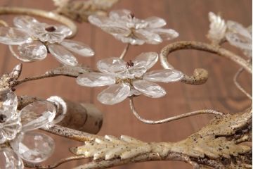 フランスアンティーク　鉄製　フラワーモチーフのガラスが愛らしい繊細な4灯シャンデリア(天井照明)