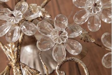 フランスアンティーク　鉄製　フラワーモチーフのガラスが愛らしい繊細な4灯シャンデリア(天井照明)