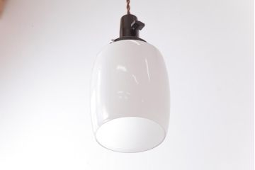 昭和レトロ　シンプルで馴染みやすい筒型の吊り下げ照明(天井照明)