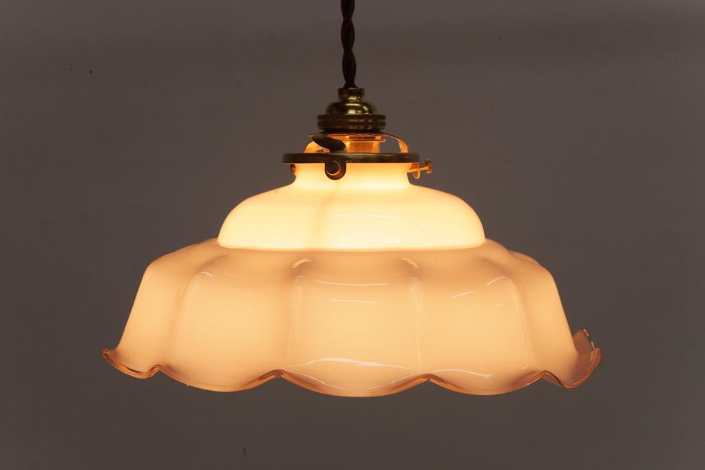 フランスアンティーク　柔らかな色合いが可愛らしいガラスシェードのペンダントライト(天井照明、吊り下げ照明)