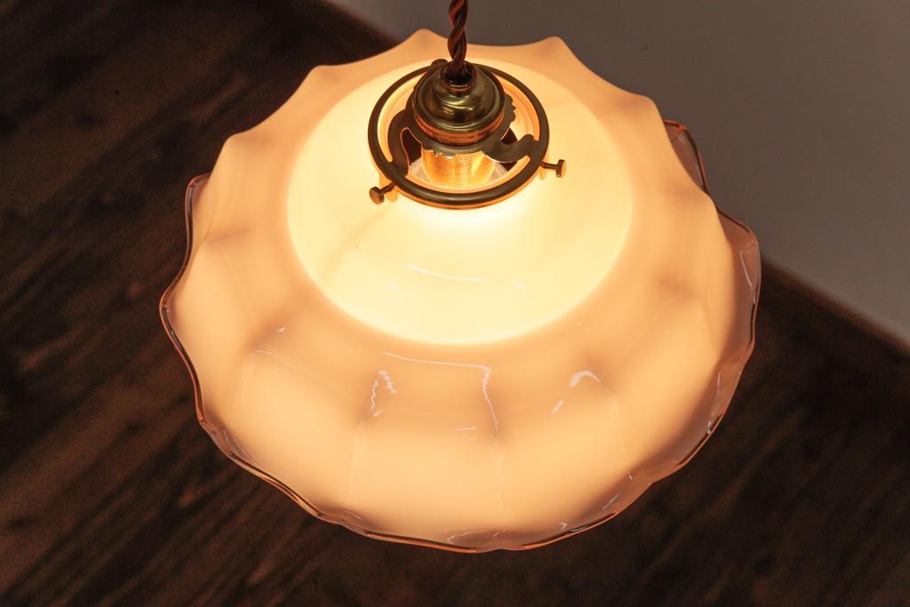 フランスアンティーク　柔らかな色合いが可愛らしいガラスシェードのペンダントライト(天井照明、吊り下げ照明)