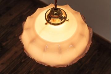 フランスアンティーク　柔らかな色合いが可愛らしいガラスシェードのペンダントライト(天井照明、吊り下げ照明)