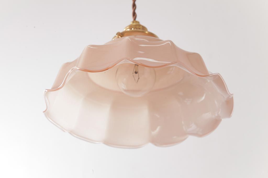 フランスアンティーク　柔らかな色合いが可愛らしいガラスシェードのペンダントライト(天井照明、吊り下げ照明)