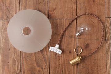 フランスアンティーク　丸い形のすりガラスシェードのペンダントライト(天井照明、吊り下げ照明)