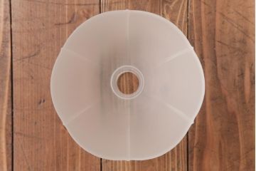 フランスアンティーク　丸い形のすりガラスシェードのペンダントライト(天井照明、吊り下げ照明)