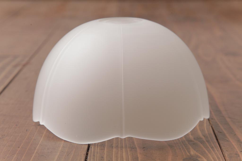 フランスアンティーク　丸い形のすりガラスシェードのペンダントライト(天井照明、吊り下げ照明)