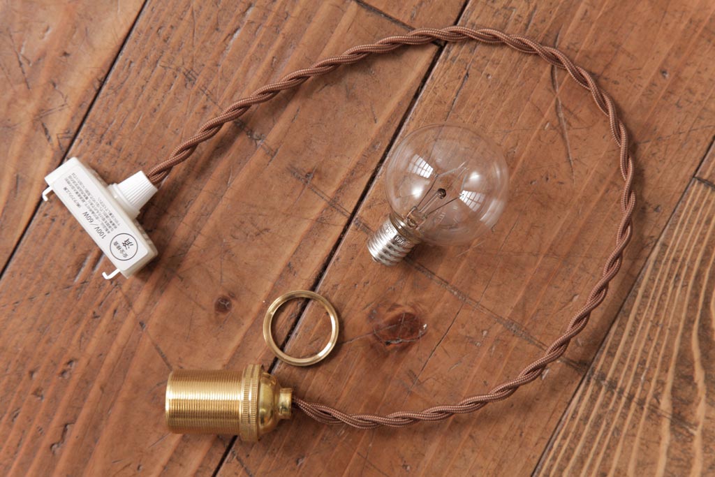 フランスアンティーク　丸い形のすりガラスシェードのペンダントライト(天井照明、吊り下げ照明)