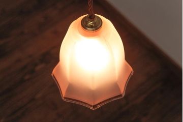 フランスアンティーク　柔らかなピンク色のペンダントライト(天井照明、吊り下げ照明)