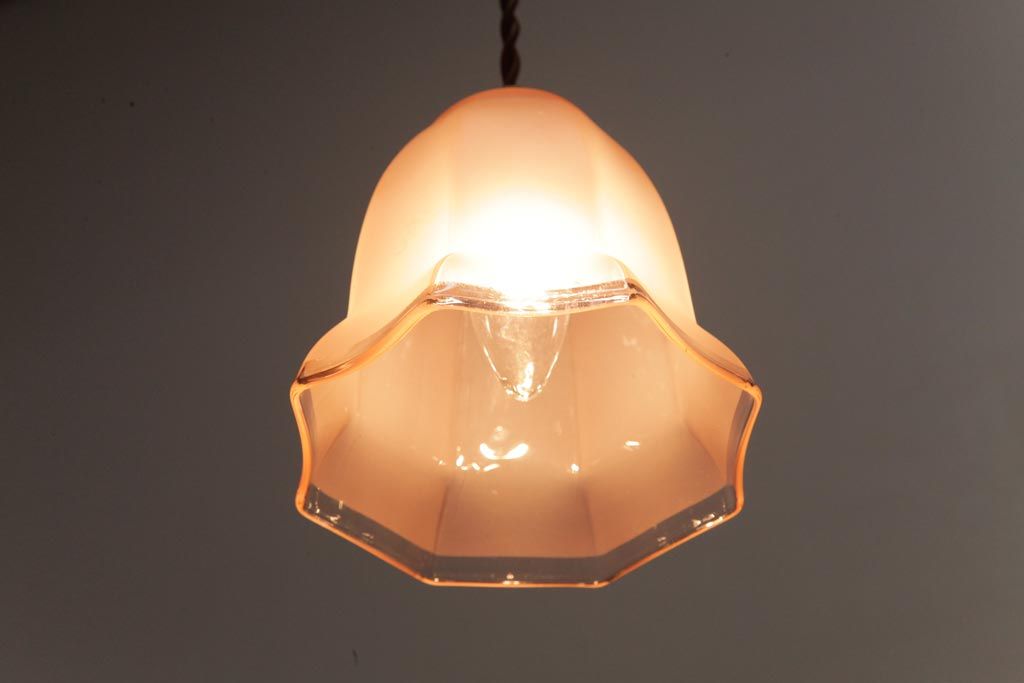 フランスアンティーク　柔らかなピンク色のペンダントライト(天井照明、吊り下げ照明)