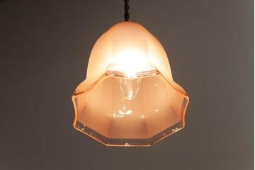 フランスアンティーク　柔らかなピンク色のペンダントライト(天井照明、吊り下げ照明)
