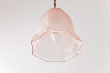 フランスアンティーク　柔らかなピンク色のペンダントライト(天井照明、吊り下げ照明)