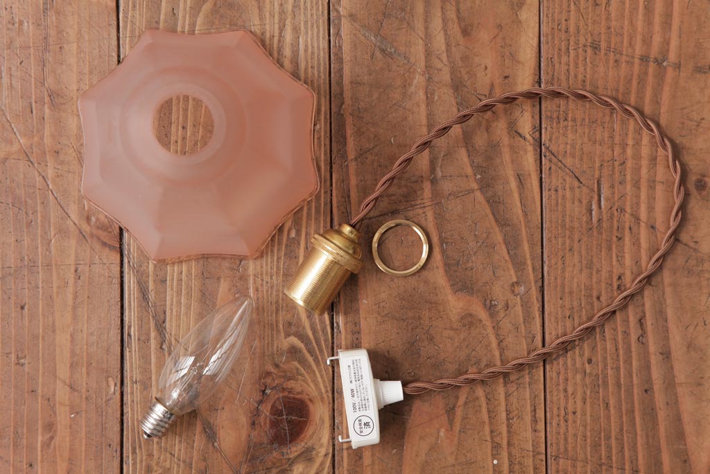 フランスアンティーク　柔らかなピンク色のペンダントライト(天井照明、吊り下げ照明)