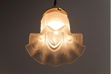 フランスアンティーク　フリルやドレープのデザインが品のあるペンダントライト(天井照明)