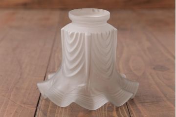 フランスアンティーク　フリルやドレープのデザインが品のあるペンダントライト(天井照明)