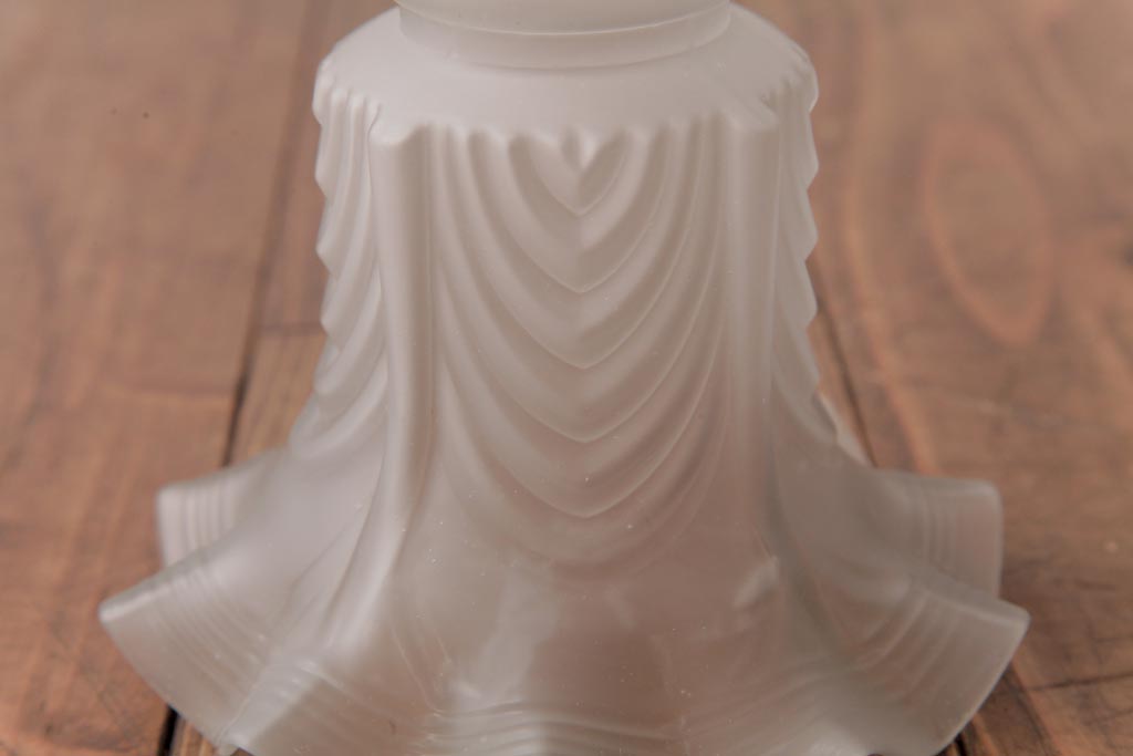 フランスアンティーク　フリルやドレープのデザインが品のあるペンダントライト(天井照明)