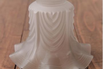 フランスアンティーク　フリルやドレープのデザインが品のあるペンダントライト(天井照明)