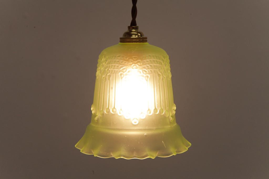 フランスアンティーク　淡いグリーンと花模様が可愛らしいペンダントライト(天井照明、吊り下げ照明)(1)