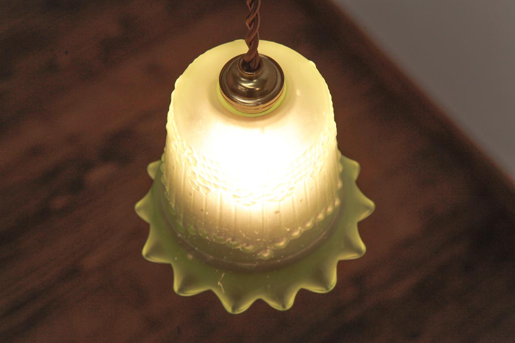 フランスアンティーク　淡いグリーンと花模様が可愛らしいペンダントライト(天井照明、吊り下げ照明)(1)