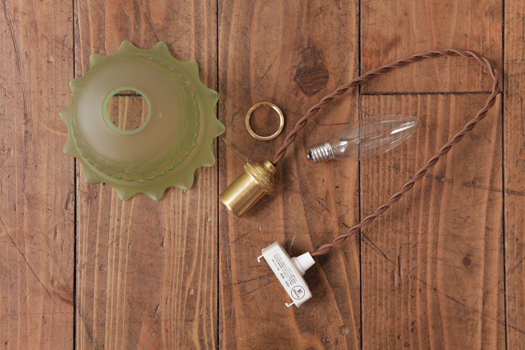 フランスアンティーク　淡いグリーンと花模様が可愛らしいペンダントライト(天井照明、吊り下げ照明)(1)