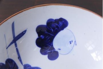 大正昭和初期　染付　蕪紋が味わいのある鉢(深皿)
