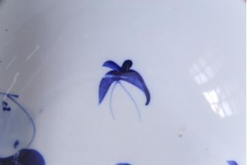 大正昭和初期　染付　蕪紋が味わいのある鉢(深皿)