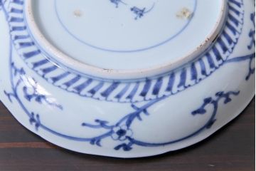 江戸期　上手物　草花　淡く優しげな色合いの染付皿(7寸皿)(1)