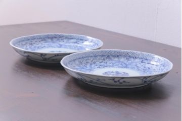 江戸期　上手物　草花　淡く優しげな色合いの染付皿(7寸皿)(2)