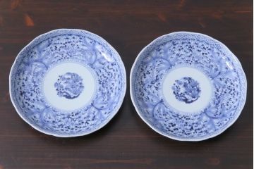 江戸期　上手物　草花　淡く優しげな色合いの染付皿(7寸皿)(2)