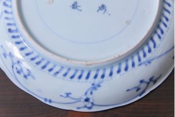 江戸期　上手物　草花　淡く優しげな色合いの染付皿(7寸皿)(2)