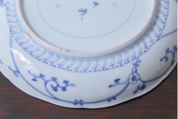 江戸期　上手物　草花　淡く優しげな色合いの染付皿(7寸皿)(2)