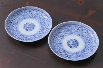 江戸期　上手物　草花　淡く優しげな色合いの染付皿(7寸皿)(2)