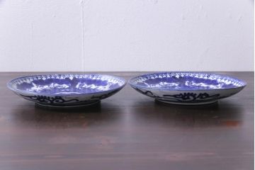 明治期　ベロ藍　紺青色が目を引く唐子文様の印判皿(中皿)(1)