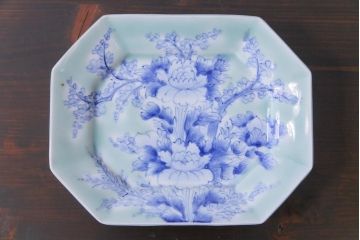 古民具・骨董　青磁　染付　牡丹図が華やかな変形皿2枚セット(長皿、和食器)