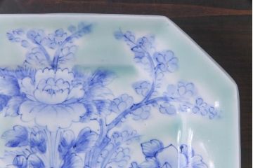 古民具・骨董　青磁　染付　牡丹図が華やかな変形皿3枚セット(長皿、和食器)