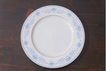 中古　ノリタケ(Noritake)　ブルーヒル(廃盤)　淡いブルーの花柄が可憐なプレート4枚セット(大皿、洋食器)